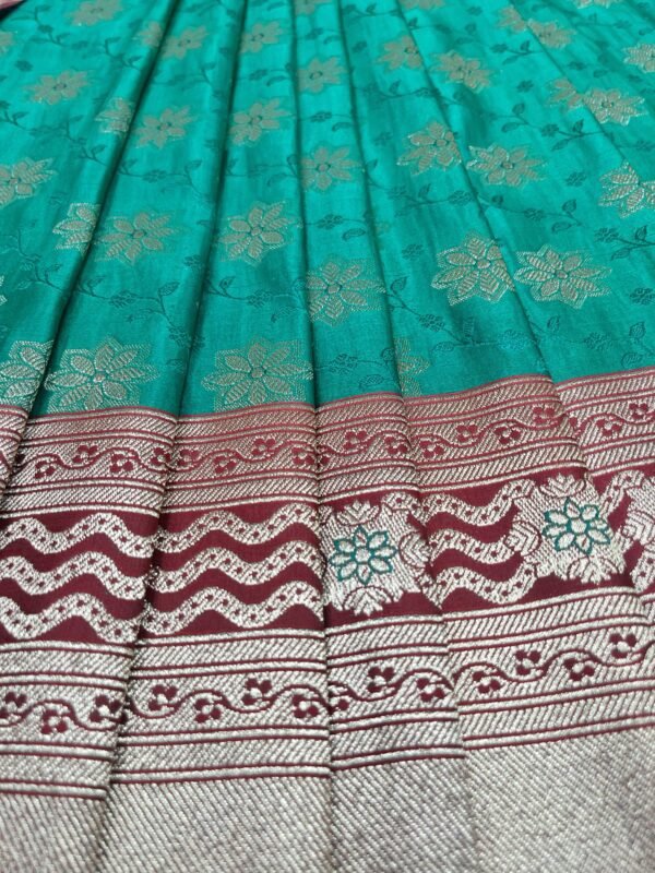 Banaras with Border Self Blouse With  pure Pattu Checks Dupatta ( Full Set ) - Image 3