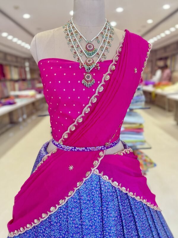 Jaqard Banaras lehenga with border along with contrast blouse with chinon cut work dupatta (full set) - Image 2