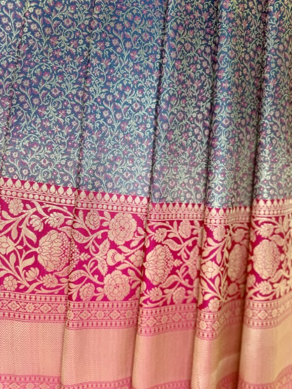 Jaqard Banaras lehenga with border along with contrast blouse with chinon cut work dupatta (full set) - Image 3